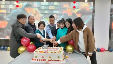 2022年南宫电子游戏养老迎新留影