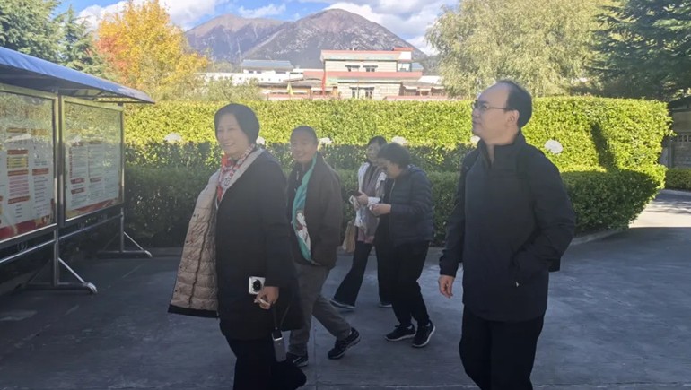 高原赋能，擘画未来——中国香妆协会专家团莅临南宫电子游戏领导藏药化妆品产业发展